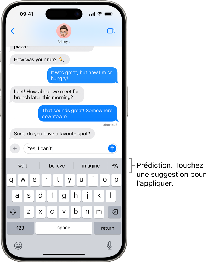 Le clavier à l’écran est ouvert dans l’app Messages. Le texte est saisi dans le champ de texte et, au-dessus du clavier, des suggestions de texte prédictif sont proposées pour le mot suivant.